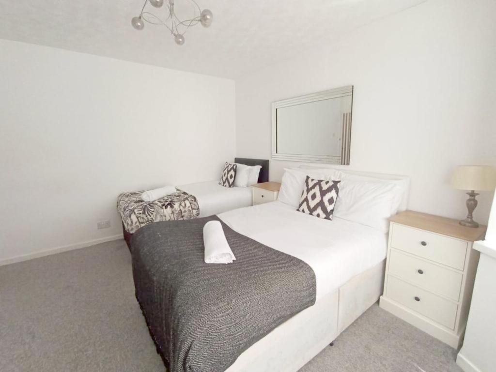 Cozy 4 Bedroom House In Smethwick With 4 Bathrooms Perfect For Contractors And Families Birmingham Extérieur photo