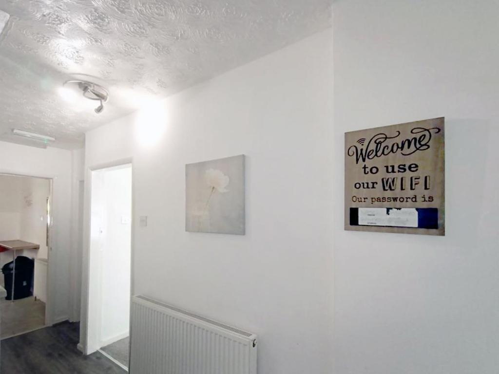 Cozy 4 Bedroom House In Smethwick With 4 Bathrooms Perfect For Contractors And Families Birmingham Extérieur photo