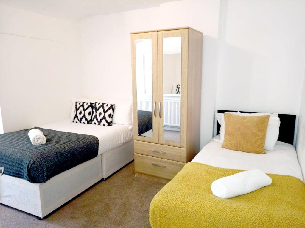 Cozy 4 Bedroom House In Smethwick With 4 Bathrooms Perfect For Contractors And Families Birmingham Extérieur photo
